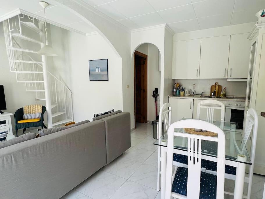 Sunny, South-facing & Welcoming *
