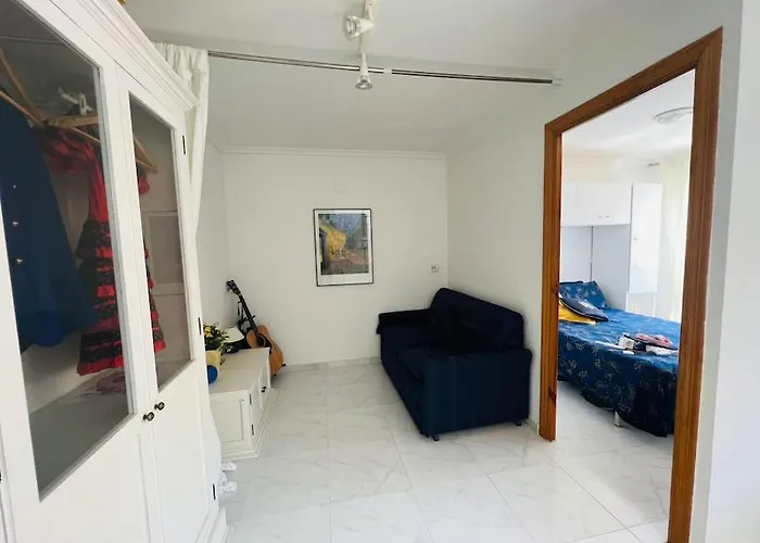 Sunny, South-Facing & Welcoming
