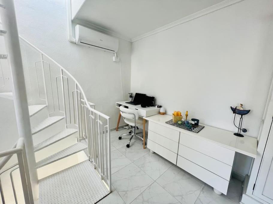 Sunny, South-facing & Welcoming Holiday home *