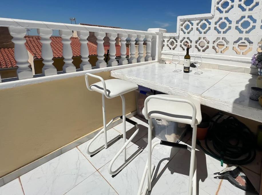 Sunny, South-facing & Welcoming Holiday home *
